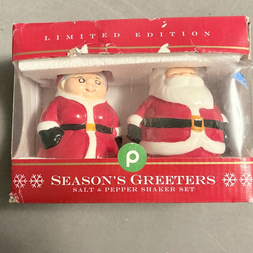 Season's Greeters Santa Salt & Pepper Shaker Set